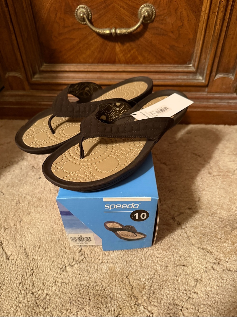 NWT Speedo Brown and Beige Thong Sandals